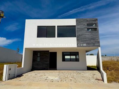 Casa en venta ciudad maderas El Marqués con amenidades