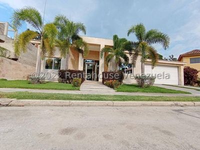 Casa en venta con excelenta clima de montaña ubicada en San Diego Carabobo Venezuela Cod 23-4997