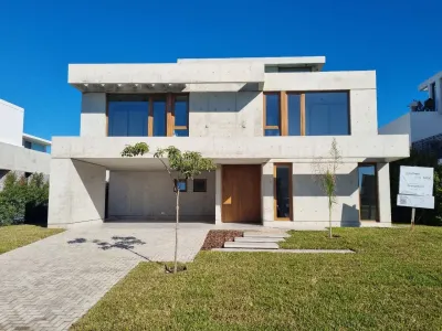 Casa en Venta en AV DE LA RIVIERA 100, Nordelta El Yacht