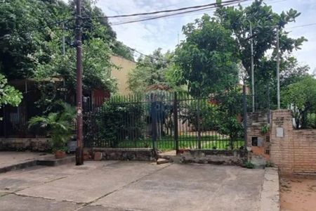 CASA EN VENTA EN BO LAS MERCEDES - ASUNCIÓN