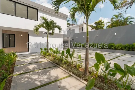 Casa En Venta En El Cafetal Remodelada Calle Cerrada Seguridad Jardin Angela Tochon Casas Caracas