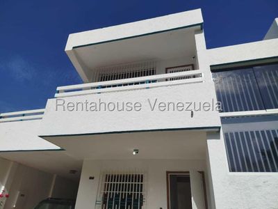 Casa en venta en la Trigaleña Valencia Carabobo Desiree Castillo Rentahouse