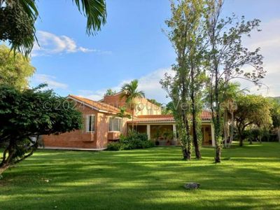 Casa  en venta en la Urb. Las Mercedes San Diego Carabobo Desiree Castillo Rentahouse 25-1819