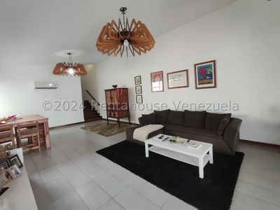 Casa en venta en la Viña Valencia Carabobo Desiree Castillo Rentahouse Picture 3 of 20