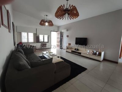 Casa en venta en la Viña Valencia Carabobo Desiree Castillo Rentahouse Picture 5 of 20