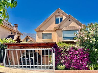 Casa en Venta en Las Condes, Exquisita casa en excelente estado. (127979)