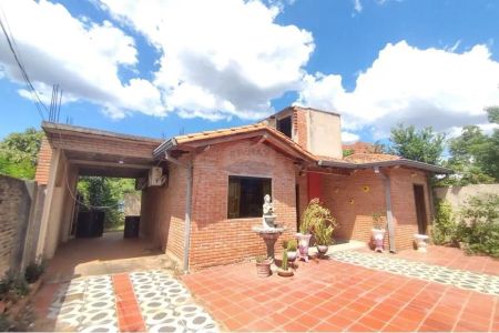 CASA EN VENTA EN LUQUE BARRIO LAURELTY