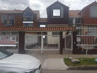 casa en venta en niza norte. Cod V553