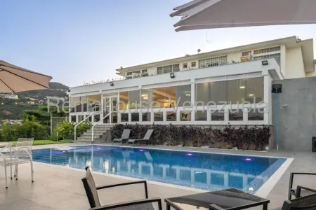 Casa En Venta En Prados Del Este Calle Cerrada Piscina 1580 Metros Terreno Casas Caracas 3 Plantas
