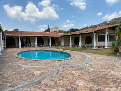Casa En Venta En Prados Del Este Caracas Jardin Piscina Calle Cerrada