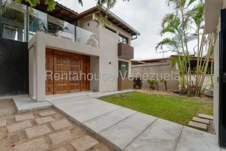 Casa En Venta En Prados Del Este Remodelada Y Con Cocina Moderna, Una Verdadera Joya 25-19995 Jc