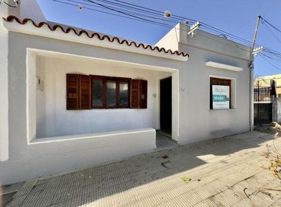 Casa en Venta en Pueblo Nuevo Colonia del Sacramento de 3 Dorm. con Patio