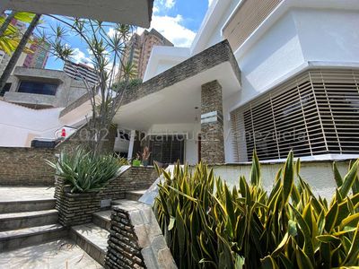 Casa en venta ubicada en el Parral Valencia Carabobo Venezuela Cod 23-8052