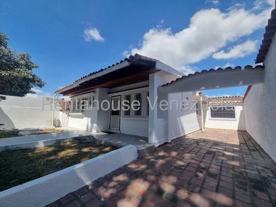Casa en venta ubicada en el Trigal Sur con el mejor precio del mercado cerca de todos los comercios de la zona Cod 25-5600 Eloisa Mejia