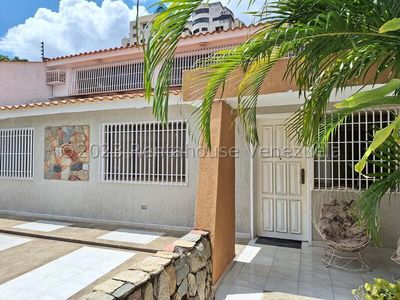 Casa en venta ubicada  en la Trigaleña Valencia Carabobo Venezuela Cod 24-10131