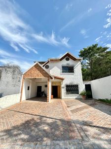 Casa En Venta, Ubicada En Los Naranjos/im