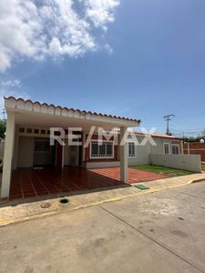 Casa en Venta Villa. Campo Verde II. Remax Millenium