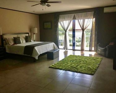 CASA ESPACIOSA MODERNA PINARES CURRIDABAT OPORTUNIDAD UNICA