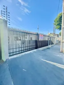 Casa Espaçosa com Design Integrado e Área de Churrasqueira Premium Foto 1 de 1