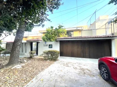 CASA IDEAL PARA NEGOCIO EN LA COLONIA JARDINES DE GUADALUPE,