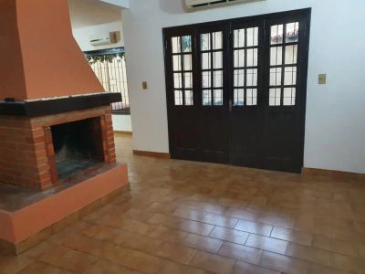  *CASA MULTIUSO EN ALQUILER – YCUÁ SATÍ*