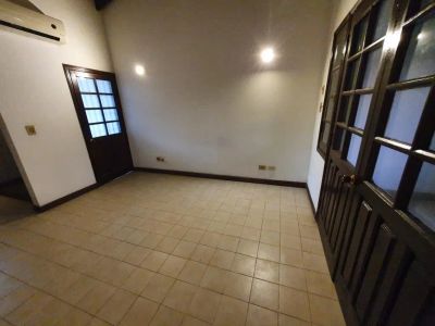  *CASA MULTIUSO EN ALQUILER – YCUÁ SATÍ* Foto 2 de 8