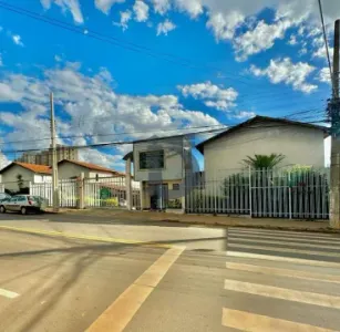 Casa para Aluguel em Condomínio Fechado, 4 quartos, 1 suíte, 2 vagas, Residencial Gabriela - Vila In