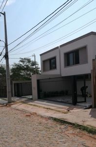 CASA PAREADA CON UBICACIÓN DE FACIL ACCESO A TODOS LOS BARRIOS DE ASUNCIÓN