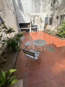 CASA POCITOS. PEREIRA Y GESTIDO- PADRON UNICO!PATIO 50 MTS CON PARRILLERO. 4 O 5 DORM + 3 BAÑOS.