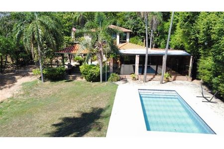 CASA QUINTA AMOBLADA DE 3 Has EN AREGUA