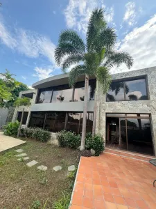 Casa Quinta En Urb. Guaparo. Valencia, Estado Carabobo. Zc.p