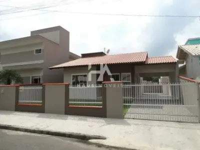 Casa residencial à venda em Três Rios do Sul, com 80 m² e 3 dormitórios/quartos.