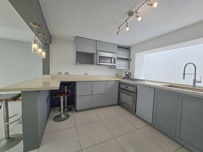  CASA SEMI-AMUEBLADA DE 370 M2 CON 561 M2 LOTE EN SAN RAFAEL ESCAZU