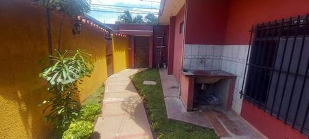 Casa semi-independiente en Alquiler en Santa Cruz  CODMP116700
