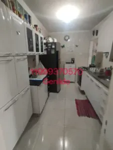 CASA TERREÁ COM 2 QUARTOS, 2 BANHEIROS, 2 VAGAS, QUINTAL, SEMI MOBILIADA, ACEITA PET, FL55 Foto 1 de 16