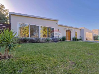 Casa Venta 3 años 5 ambientes, 134m2, 2 cocheras, Avenida Eduardo Perez Robido 0, Ciudad De La Costa | Adinco