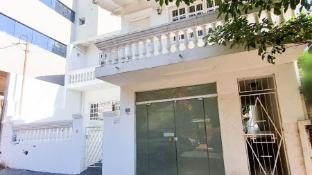 Casa Venta, 4 Dormitorios Ubicada en Paraguay Asunción Seminario