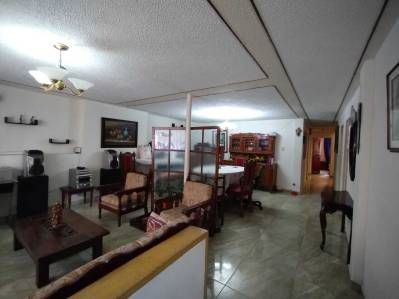 Casa y lote de terreno amplio + terraza libre; excelente: En el Centro de Soacha