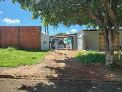 CASAS EM 02 TERRENOS - BOM PARA CONSTRUTORES