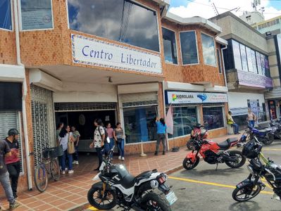Centrico Local En Alquiler, Rafael Gamarra Ofrece, 2e7397 En El Cc Libertador, Cercano A Diversos Comercios Y Con Alto Transito Peatonal, Cuenta Con Baño Interno. Ideal Para Emprender Cualquier Negoci