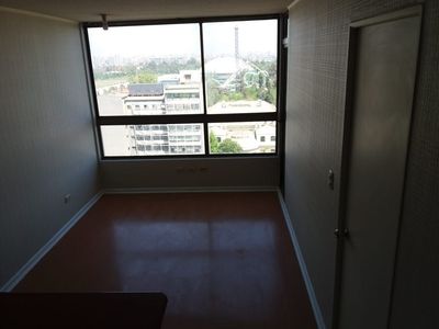 Cercanias Metro Toesca dpto 1dmt living y balcon Foto 3 de 10