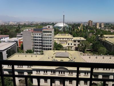 Cercanias Metro Toesca dpto 1dmt living y balcon Foto 4 de 10