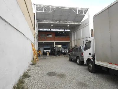 Cesar Bullones Alquila Estupendo Galpon Semicubierto, Zona Repuestera Del Centro, Lara 25-18248
