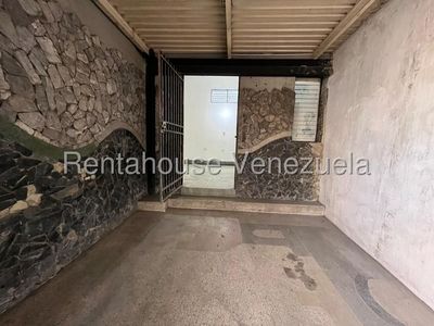 César Bullones Alquila Estupendo Local Comercial En Zona Centro, Lara 25-15723