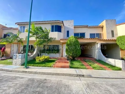 César Bullones Vende Exclusiva Casa Dúplex En Villa Paris, Cabudare, Lara 25-11520