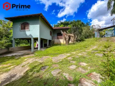 CHACARA COM CASA DE 3 QUARTOS E 3.700M² DE ÁREA À VENDA, A 700 METROS DA PRAIA DE MEAÍPE, IMERSA NA