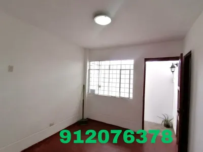 Chorrillos Los Cedros Alquilo Oficina  25 Mt2