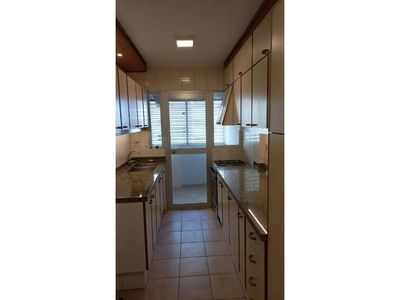 Con garage, 3 dorm, 2 baños, impecable estado