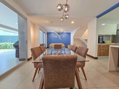  CONDO DE 320 M2 CON JARDIN Y LINEA BLANCA EN JABONCILLOS ESCAZU