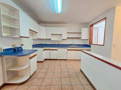  CONDO ESQUINERO DE 250 M2 CON TERRAZA EN SAN RAFAEL ESCAZU